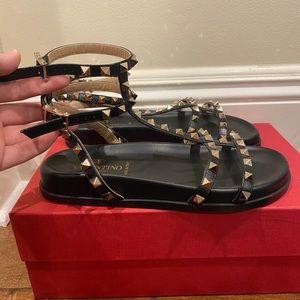 *New w/ Box & Dust Bag* Valentino Rockstud Sandals